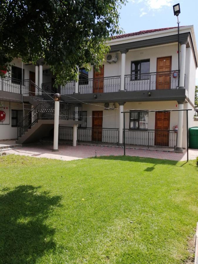Lala Poa Guest House Klerksdorp Buitenkant foto