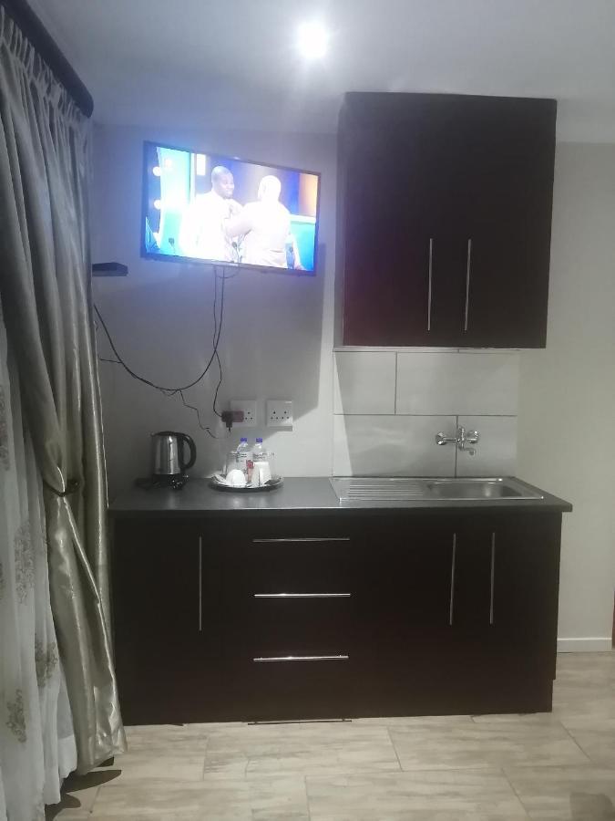 Lala Poa Guest House Klerksdorp Buitenkant foto