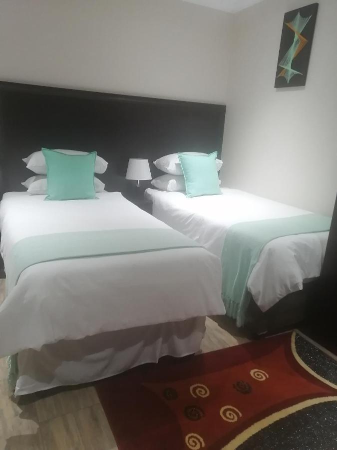 Lala Poa Guest House Klerksdorp Buitenkant foto