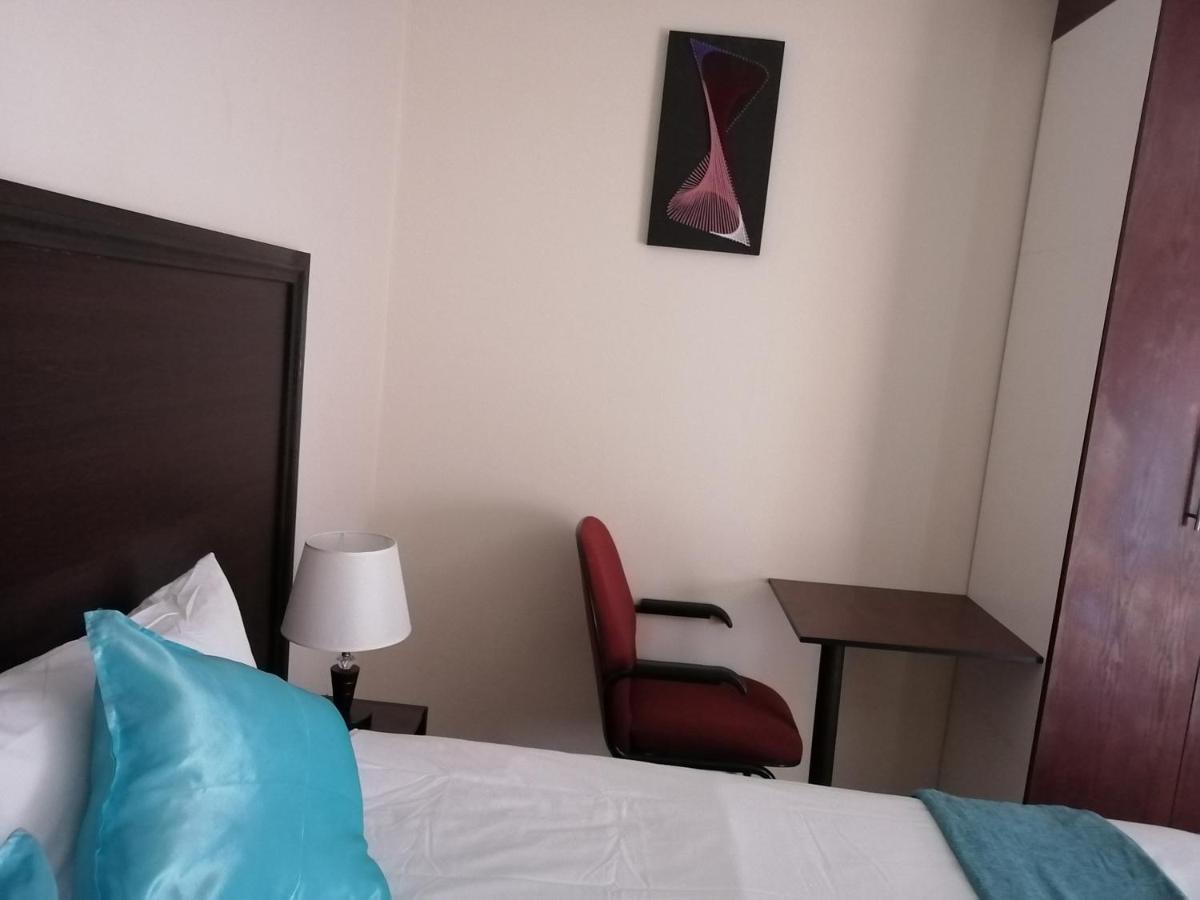 Lala Poa Guest House Klerksdorp Buitenkant foto