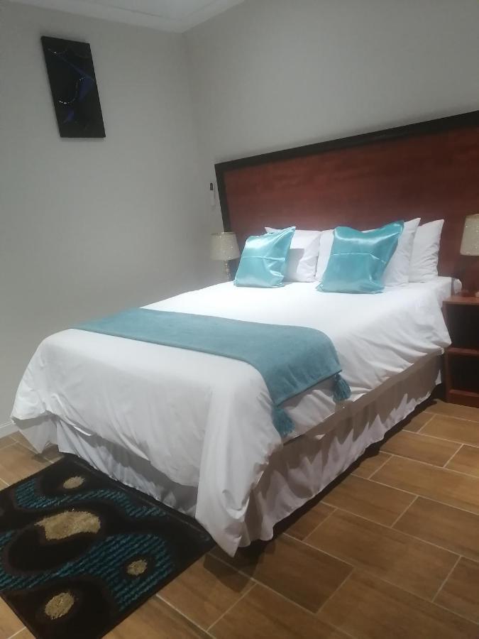 Lala Poa Guest House Klerksdorp Buitenkant foto