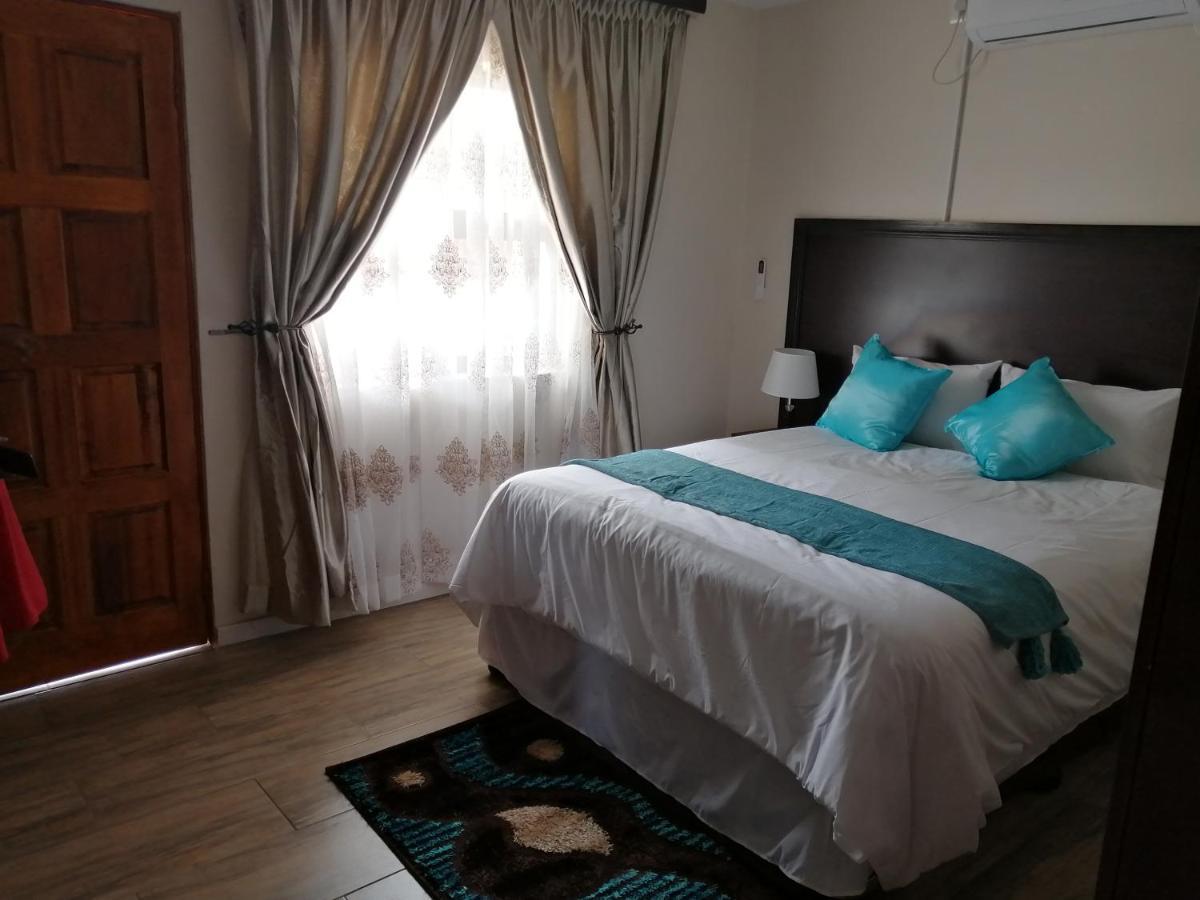 Lala Poa Guest House Klerksdorp Buitenkant foto