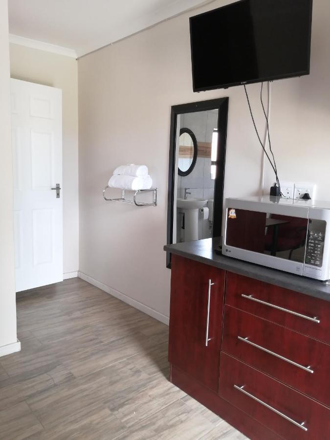 Lala Poa Guest House Klerksdorp Buitenkant foto