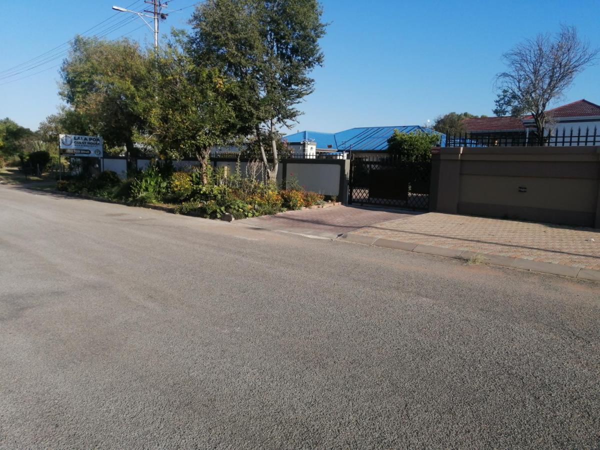 Lala Poa Guest House Klerksdorp Buitenkant foto