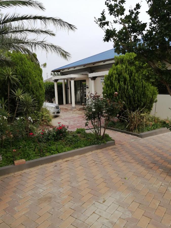 Lala Poa Guest House Klerksdorp Buitenkant foto