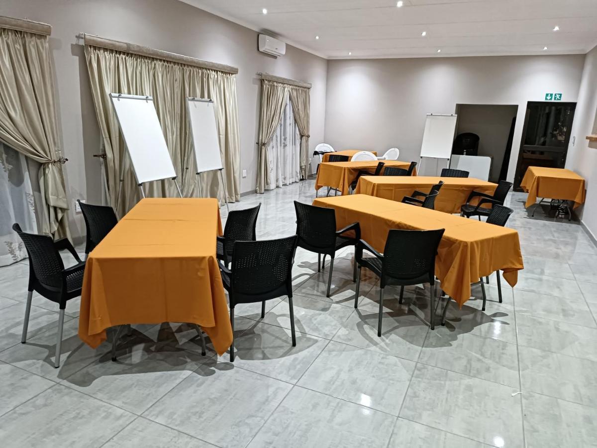 Lala Poa Guest House Klerksdorp Buitenkant foto