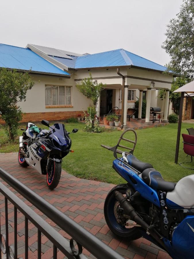 Lala Poa Guest House Klerksdorp Buitenkant foto