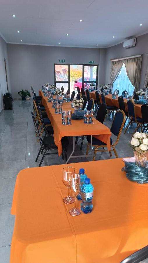 Lala Poa Guest House Klerksdorp Buitenkant foto